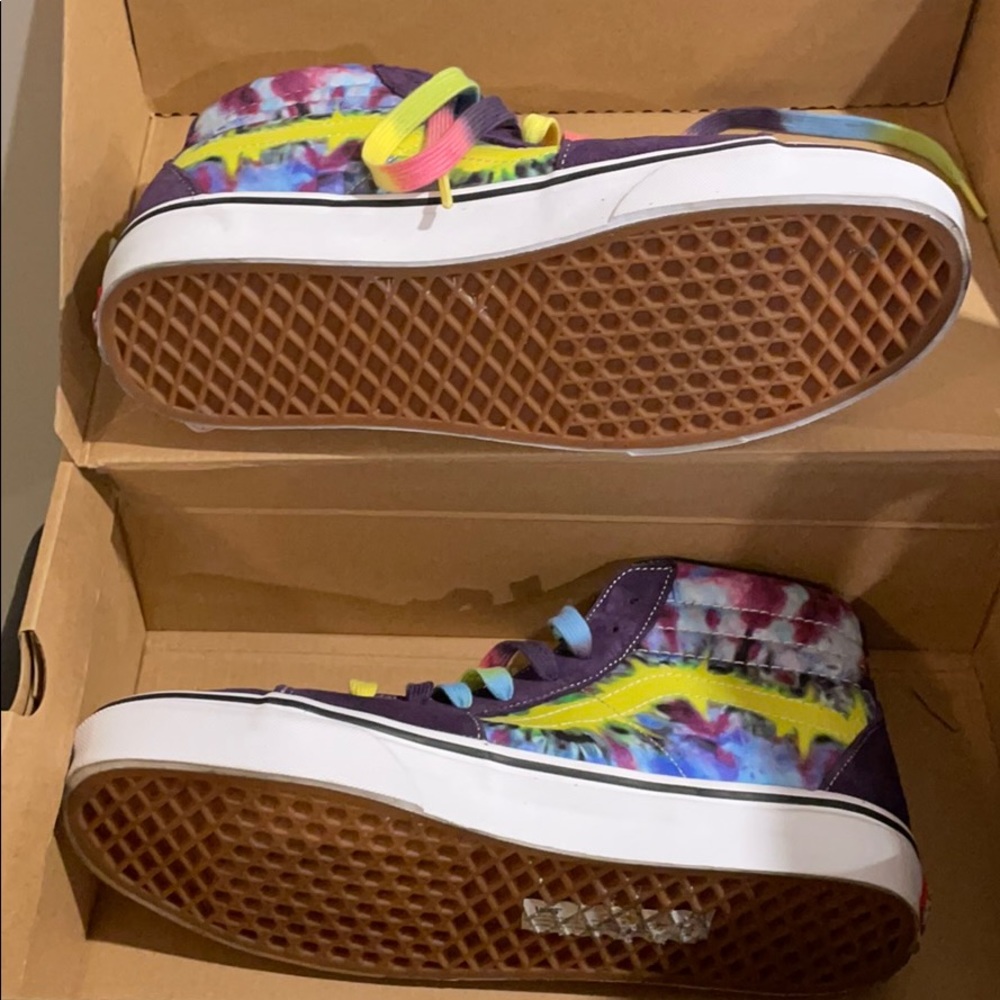 Vans - Picture 3 of 4